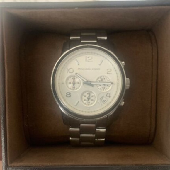 Michael Kors Sport Chronograph MK5076 Women's Wrist Watch Silver With Box - Picture 2 of 2
